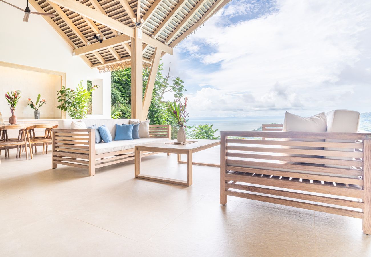 Villa in Bahía Ballena - Tropical Oceanview Retreat: 11BR for 27 Guests