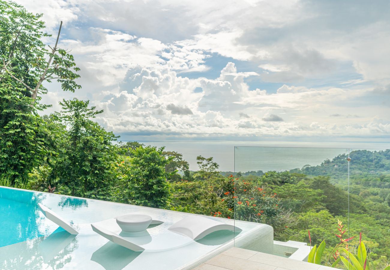 Villa in Bahía Ballena - Tropical Oceanview Retreat: 11BR for 27 Guests