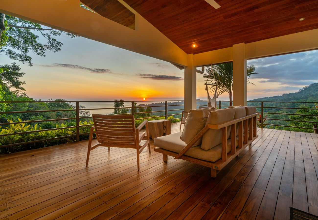 Villa in Bahía Ballena - Tropical Oceanview Retreat: 11BR for 27 Guests