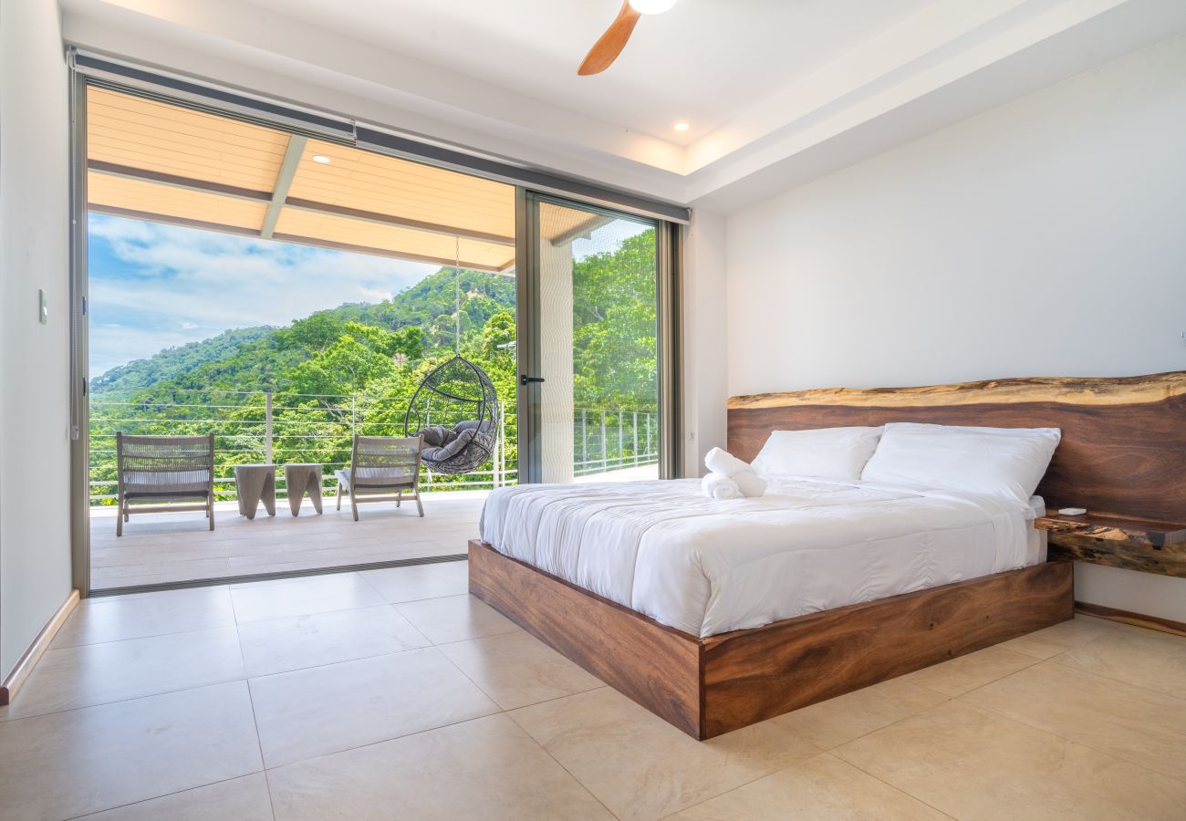 Villa in Bahía Ballena - Tropical Oceanview Retreat: 11BR for 27 Guests