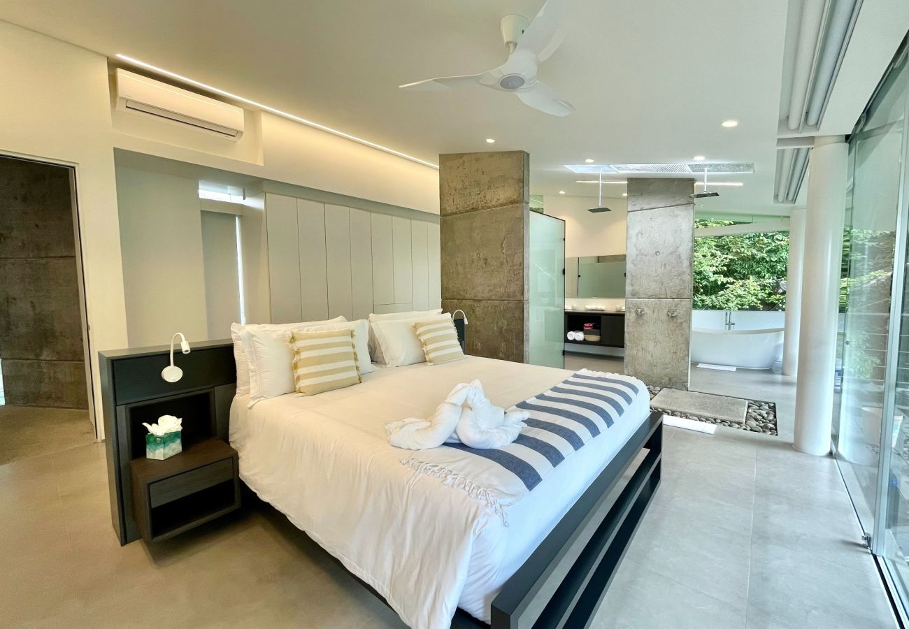 Villa in Quepos -  Stunning Oceanview Villa, Infinity Pool, Luxury Amenities and Maid Service Included