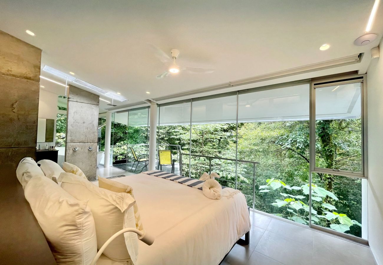 Villa in Quepos -  Stunning Oceanview Villa, Infinity Pool, Luxury Amenities and Maid Service Included