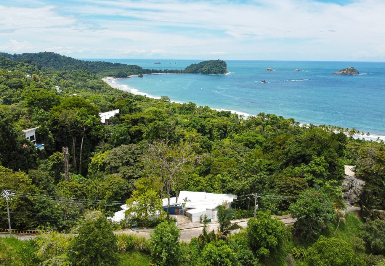 Villa in Quepos -  Stunning Oceanview Villa, Infinity Pool, Luxury Amenities and Maid Service Included