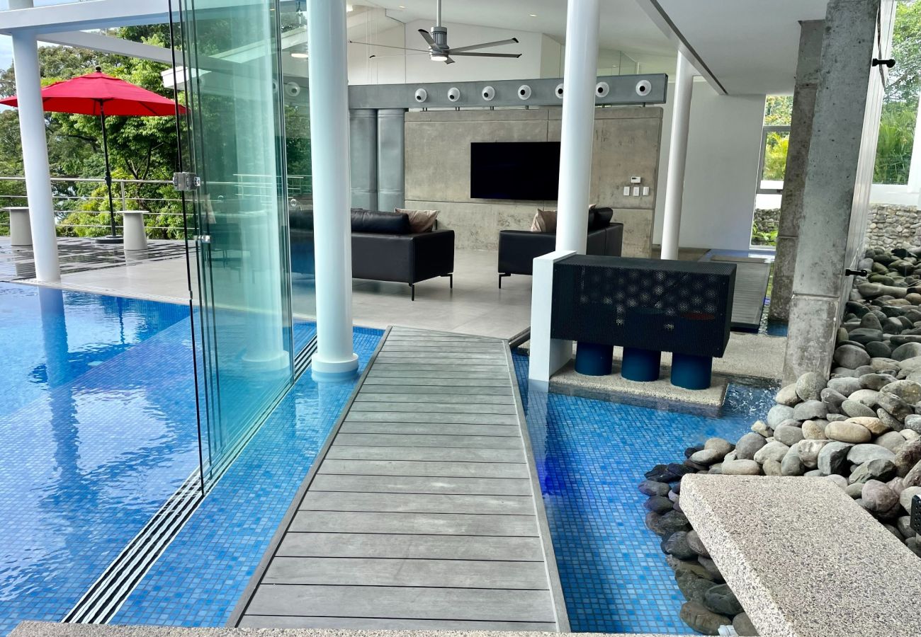 Villa in Quepos -  Stunning Oceanview Villa, Infinity Pool, Luxury Amenities and Maid Service Included