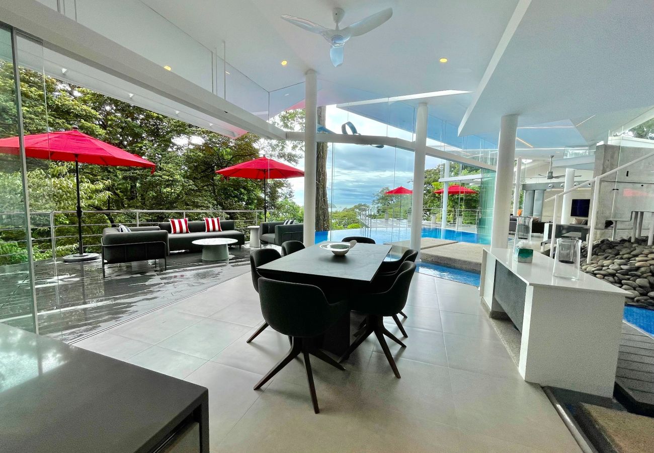 Villa in Quepos -  Stunning Oceanview Villa, Infinity Pool, Luxury Amenities and Maid Service Included