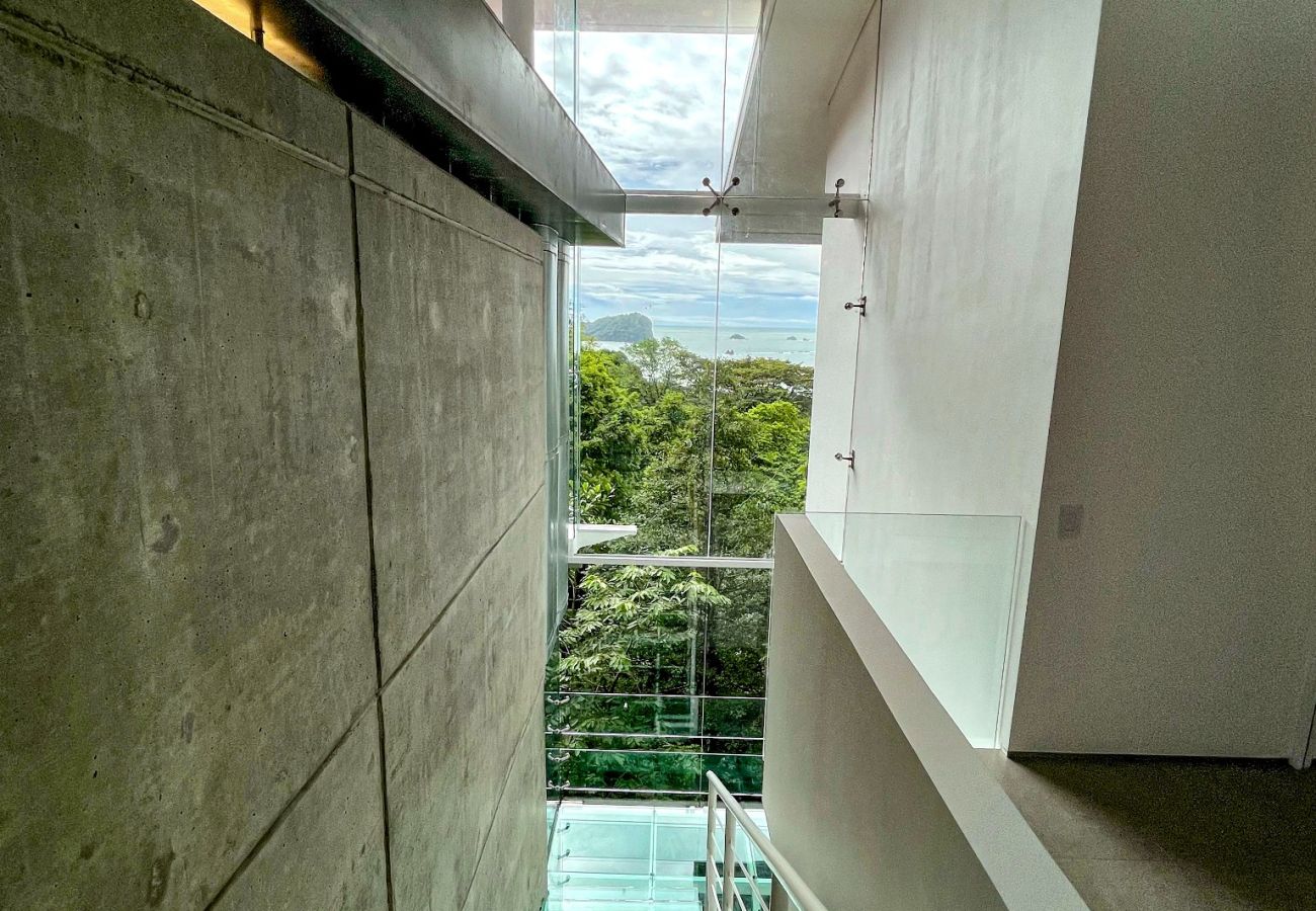 Villa in Quepos -  Stunning Oceanview Villa, Infinity Pool, Luxury Amenities and Maid Service Included