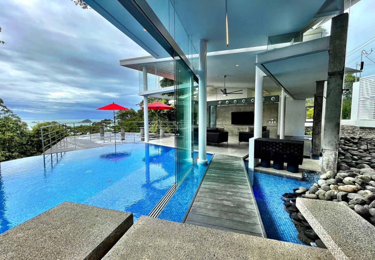 Villa in Quepos -  Stunning Oceanview Villa, Infinity Pool, Luxury Amenities and Maid Service Included