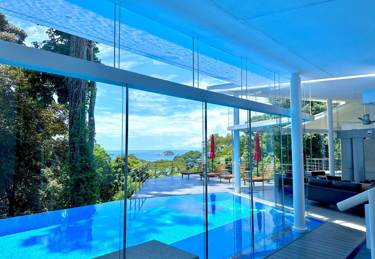 Villa in Quepos -  Stunning Oceanview Villa, Infinity Pool, Luxury Amenities and Maid Service Included