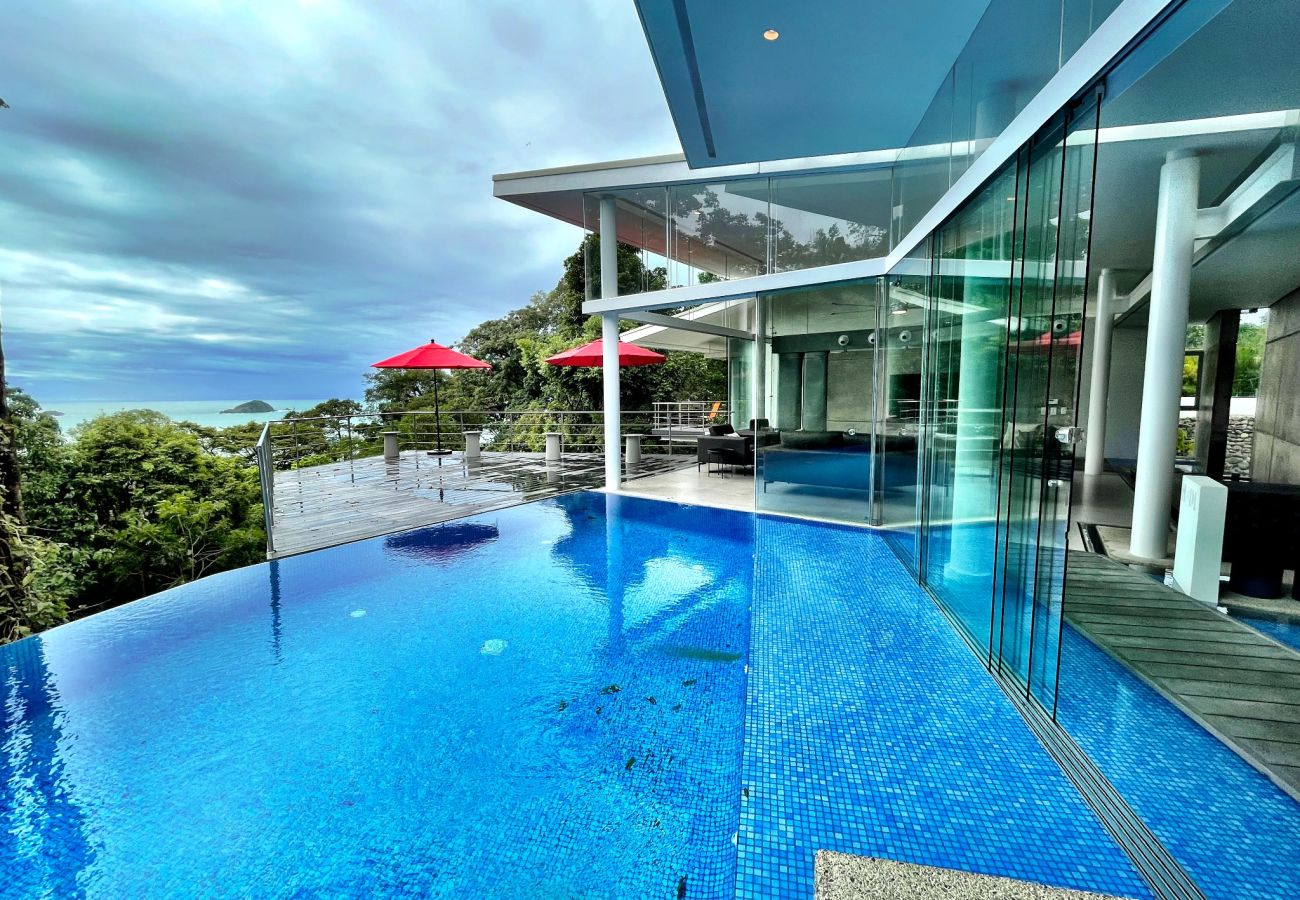 Villa in Quepos -  Stunning Oceanview Villa, Infinity Pool, Luxury Amenities and Maid Service Included