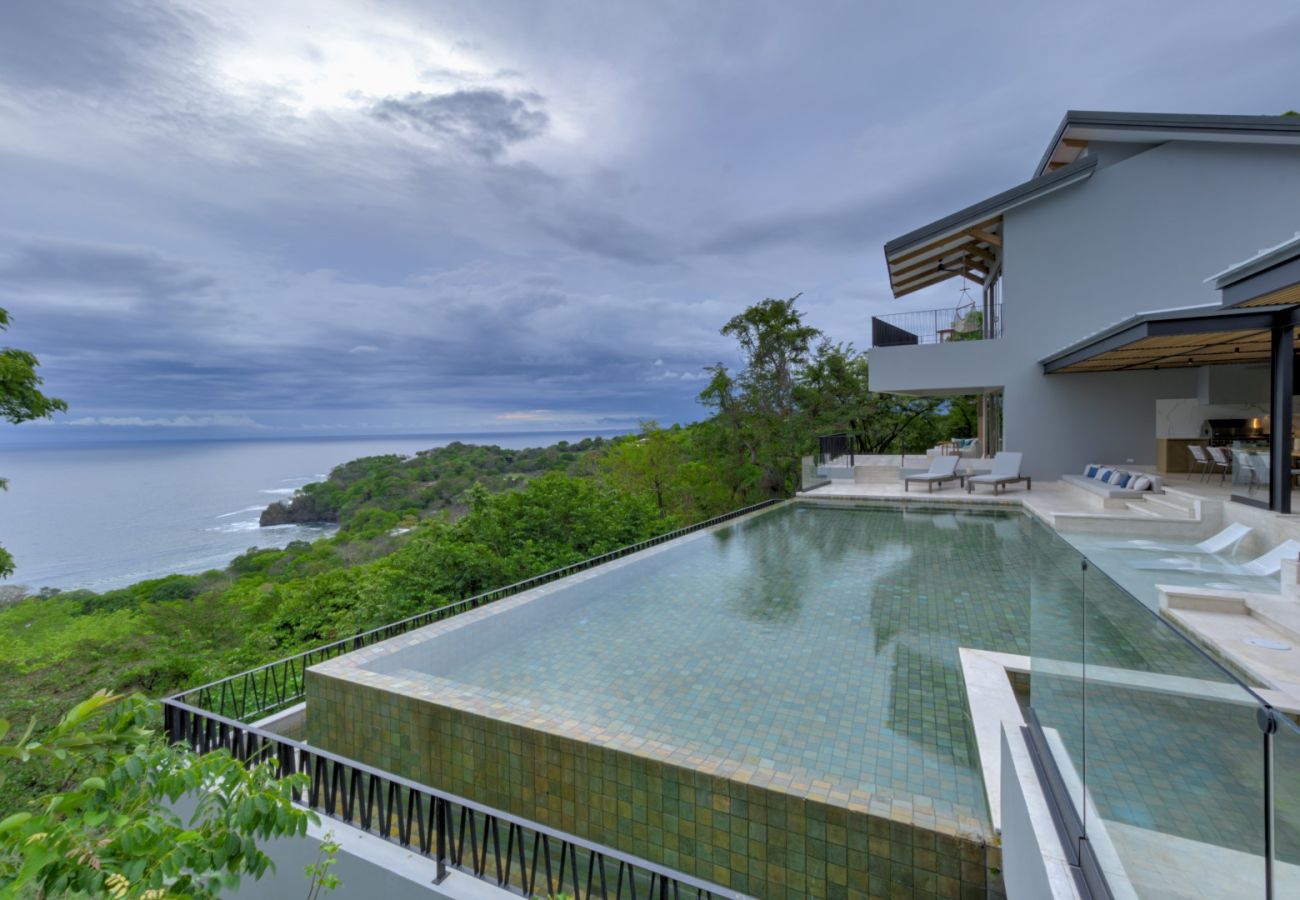 Villa in Nacascolo - Breathtaking Oceanfront Villa with Expansive Infinity Pool and Full Concierge Services