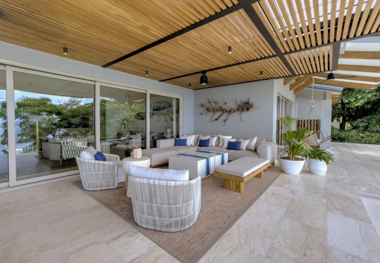 Villa in Nacascolo - Breathtaking Oceanfront Villa with Expansive Infinity Pool and Full Concierge Services