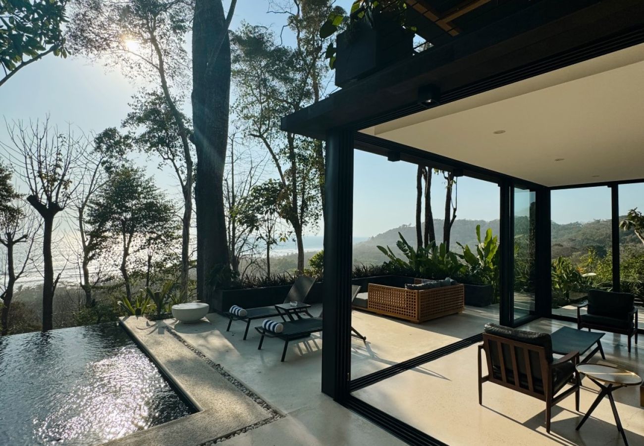 Villa in Cóbano - Exclusive 10-Bedroom Retreat with Semi-Olympic Saltwater Infinity Lap Pool and Direct Beach Access in Santa Teresa, Costa Rica