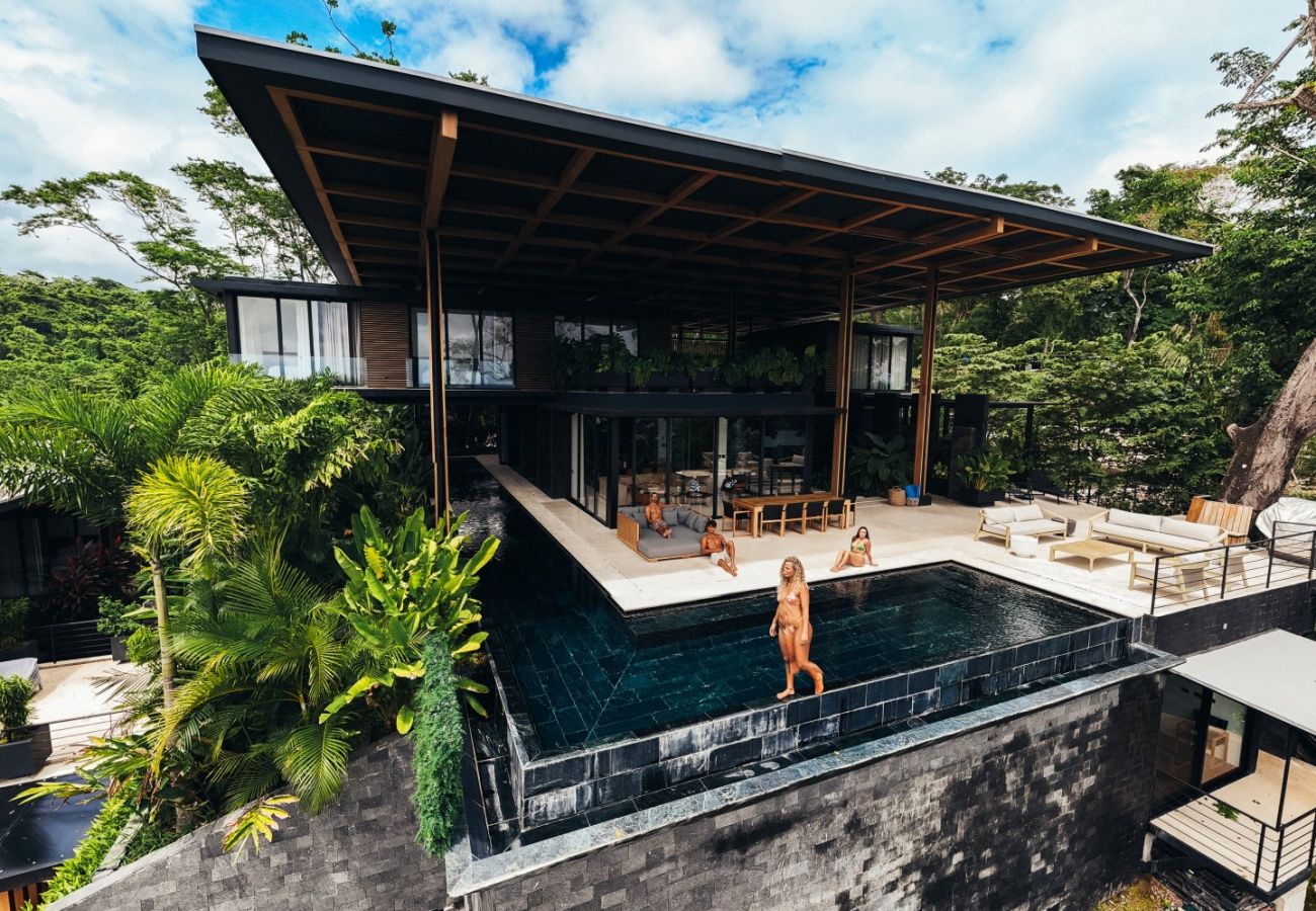 Villa in Cóbano - Exclusive 10-Bedroom Retreat with Semi-Olympic Saltwater Infinity Lap Pool and Direct Beach Access in Santa Teresa, Costa Rica